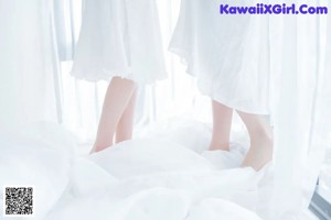 Coser @ 桜 桃 喵 Vol.045: 白色 长裙 (58 photos)